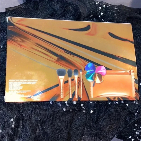 NIB Mac shiny pretty things brush set - Picture 3 of 14